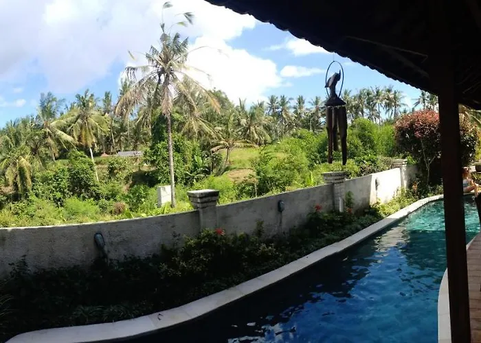 Lodge Nadia Payangan